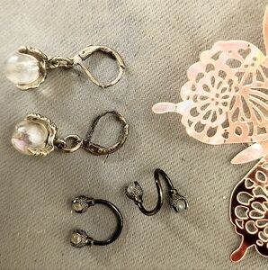 Set of two dragon claw earrings and two dragon claw piercings